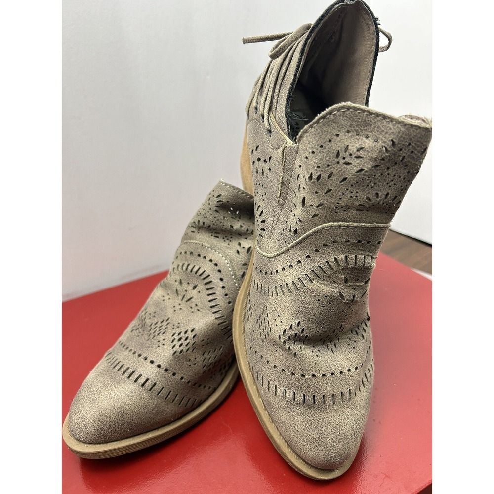 Womans Very G Gray Faux Suede perforated ankle boots bow back zip Sz 6.5